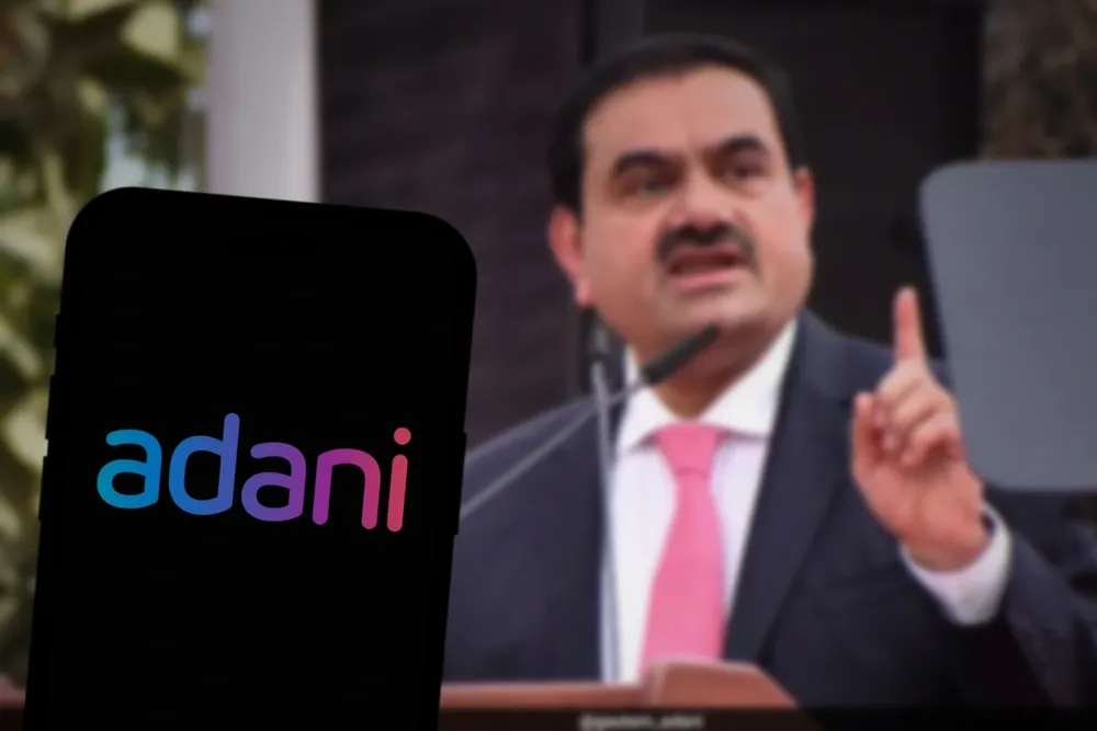 इसके पहले मुंबई की धारावी झुग्गी के विकास पर काम कर चुकी है Adani Enterprises।