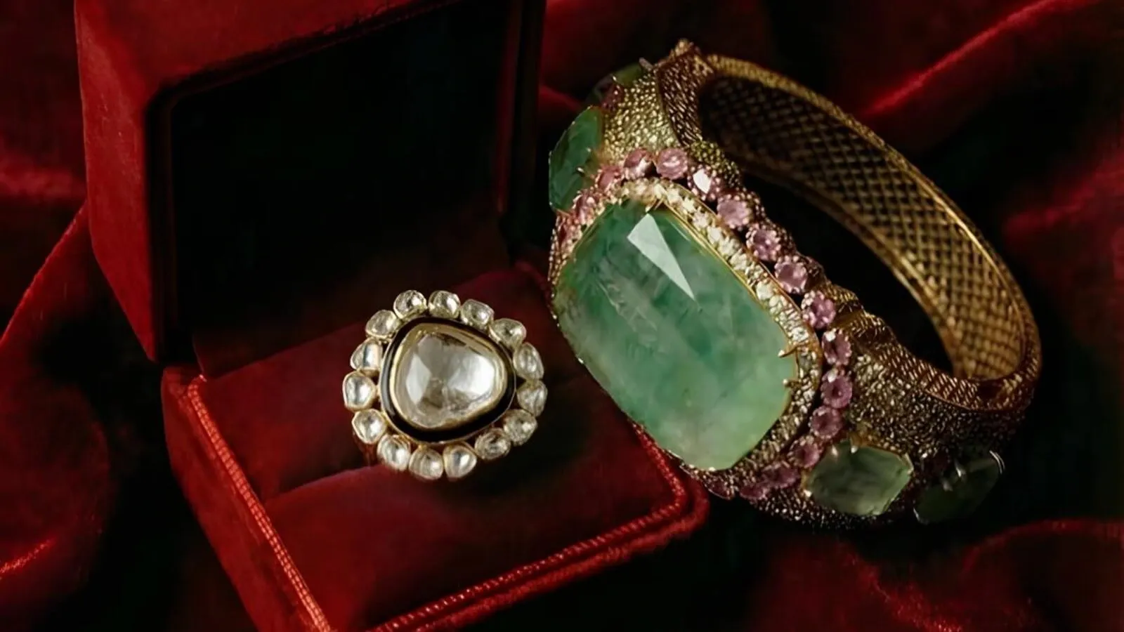 Advit Jewels manufactures and sells traditional and contemporary handcrafted fine jewellery. | Image: Instagram/@thehouseoframbhajos