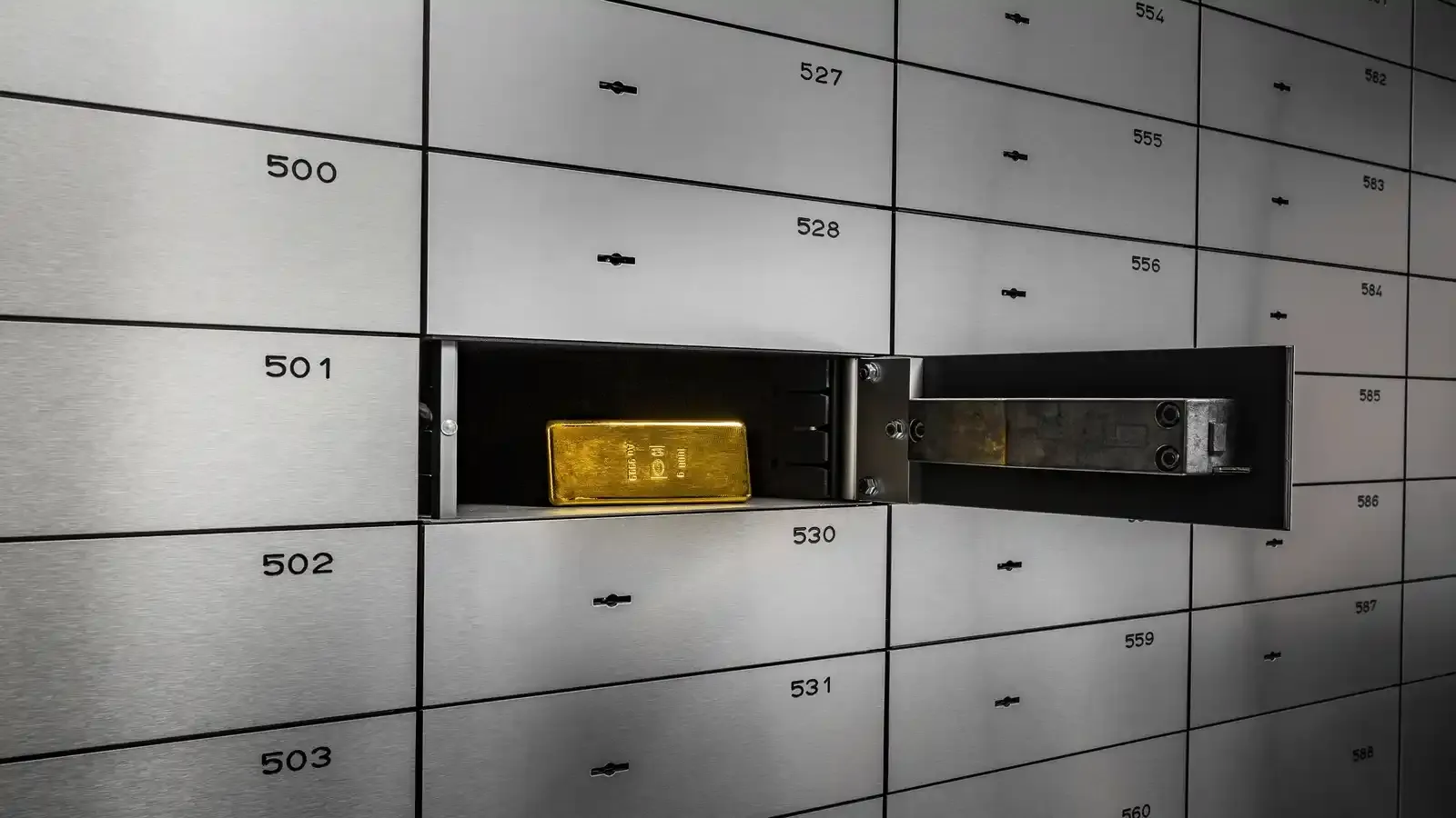 bank-locker-vs-fixed-deposit