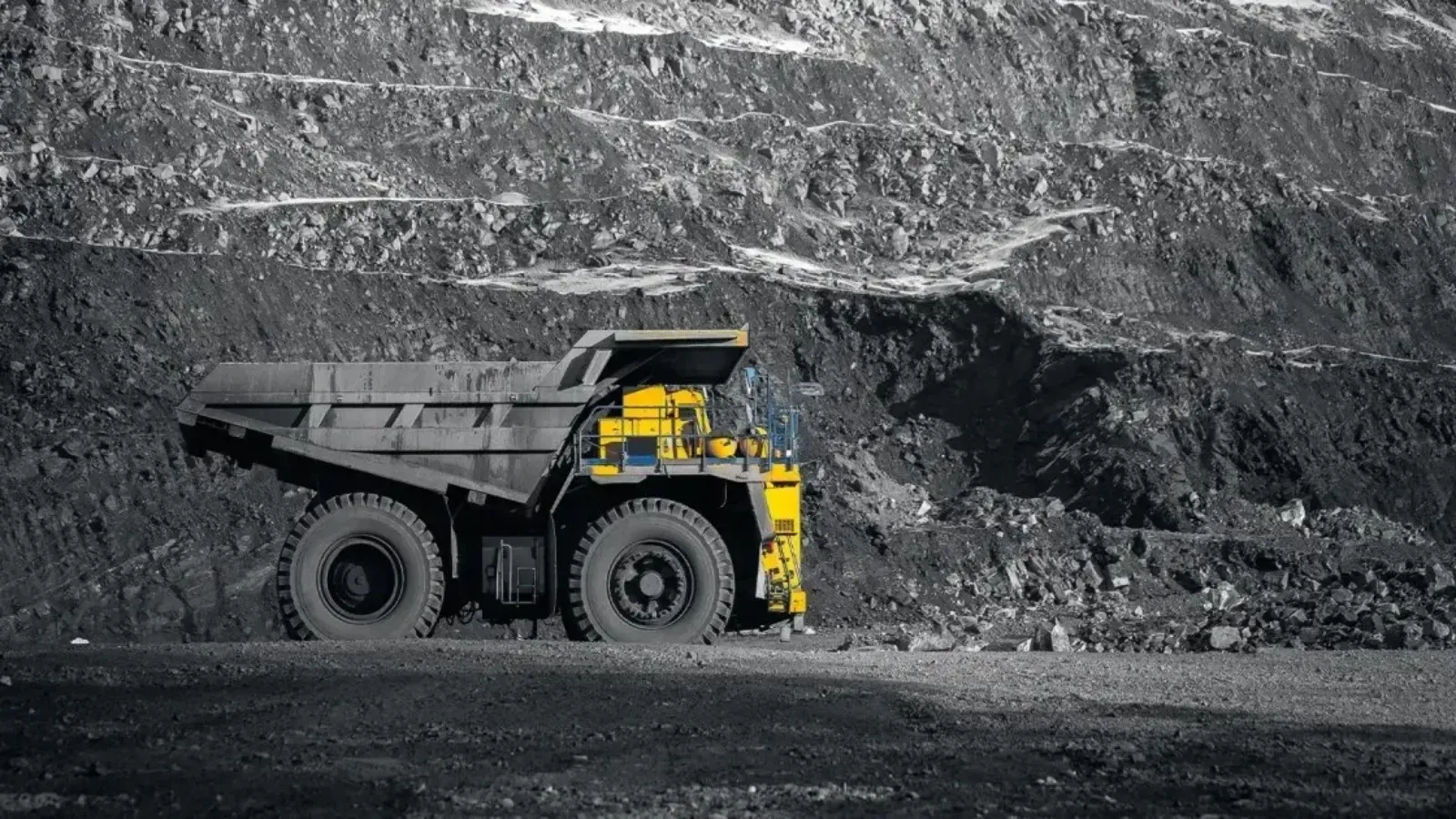 Coal stocks at power plants remain above 18 MT as depletion slows in October