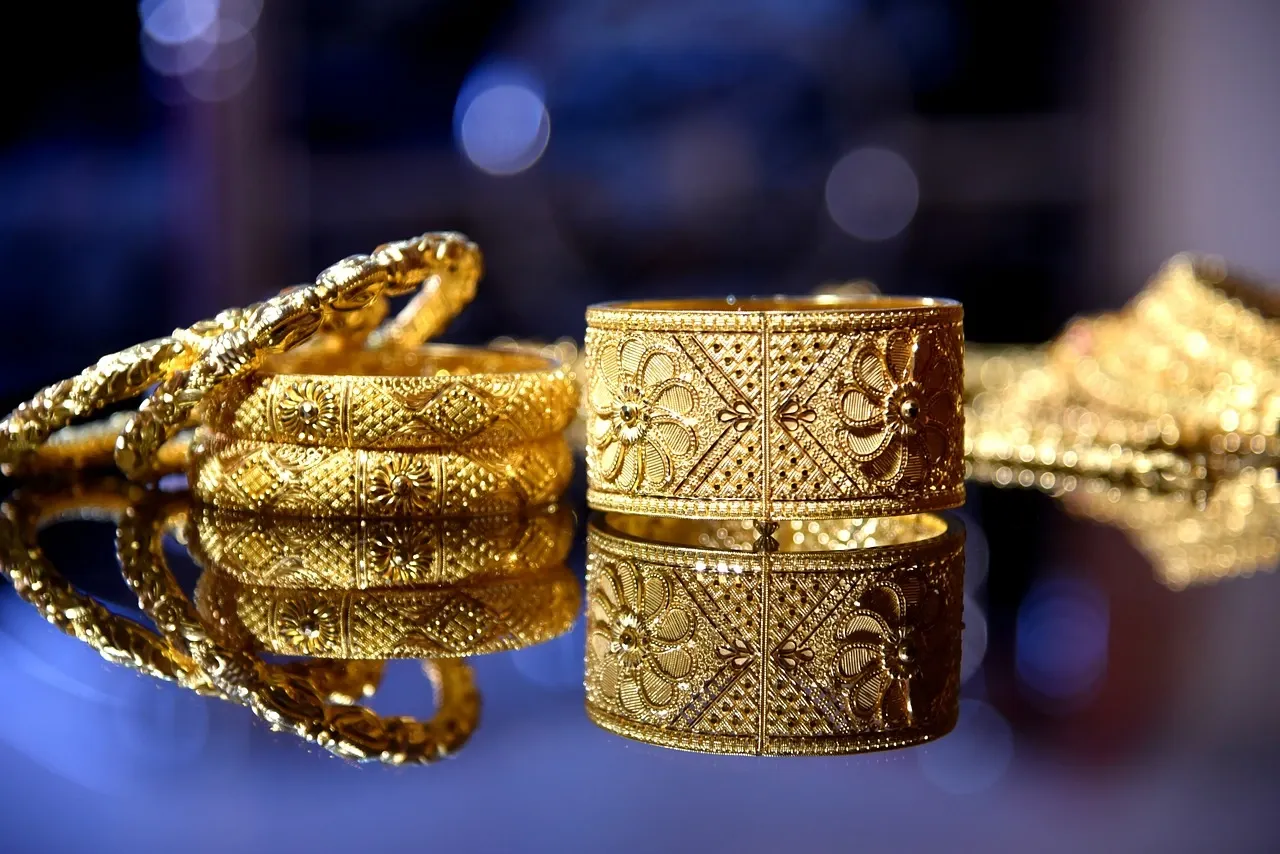 It is believed that buying new items on Dhanteras ensures blessings of good fortune throughout the year.