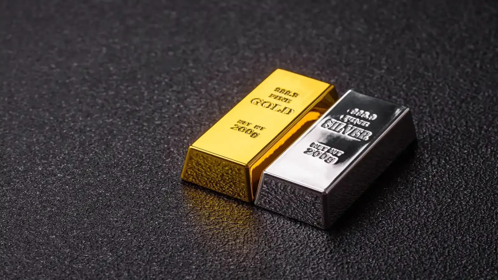 Gold, silver rates today, October 28: Gold prices fall, silver drops; Planning to buy before Dhanteras, Diwali? Check 24K, 22K rates in your city
