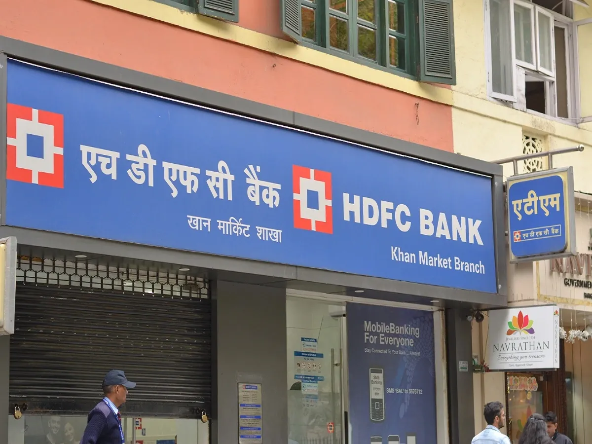 HDFC Bank shares settled in the red on Friday, last trading 0.46% lower at ₹1,607 apiece on the NSE