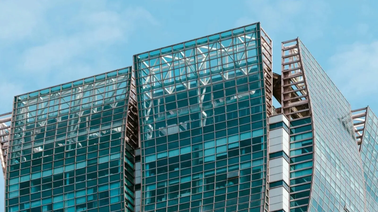 HRS Aluglaze designs, manufactures, and installs aluminium products, including windows, curtain walls, cladding, doors, and glazing systems. | Image: hrsaluglaze.com