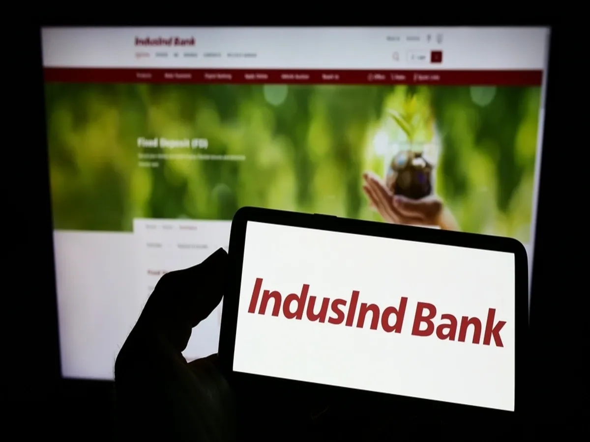 IndusInd Bank ने बताया कि उसकी आंतरिक जांच में डेरिवेटिव अकाउंट बैलेंस में गड़बड़ी पाई गई है। 