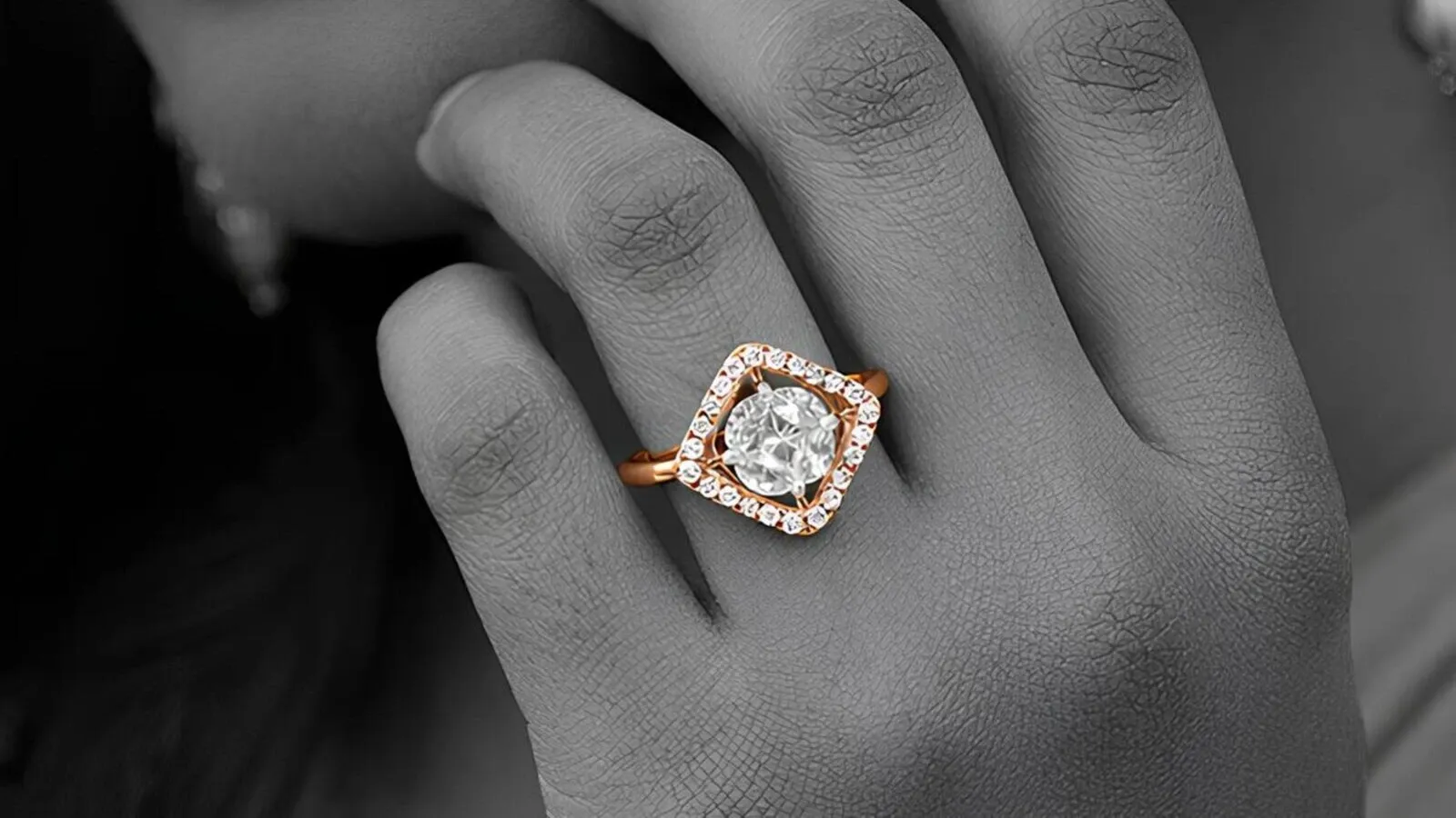 Lalithaa Jewellery Mart makes and sells various gold, silver and diamond jewellery. | Image: lalithaajewellery.com