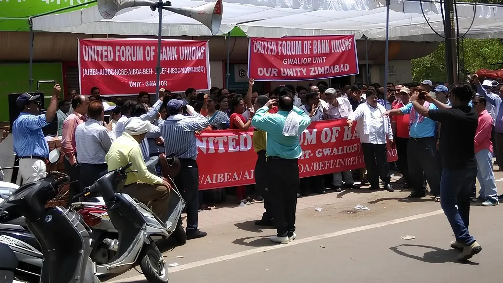 United Forum of Bank Unions (UFBU) is demanding the declaration of all Saturdays as holidays. | Image: X/@UFBUIndia