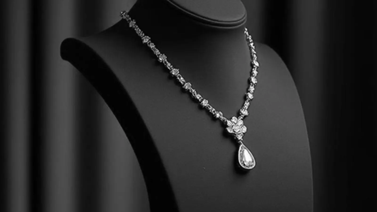 PNGS Reva Diamond Jewellery Ltd is a retail-focused jewellery brand engaged in the sale of an array of jewellery made using diamonds and precious stones. | Image: revabypng.com