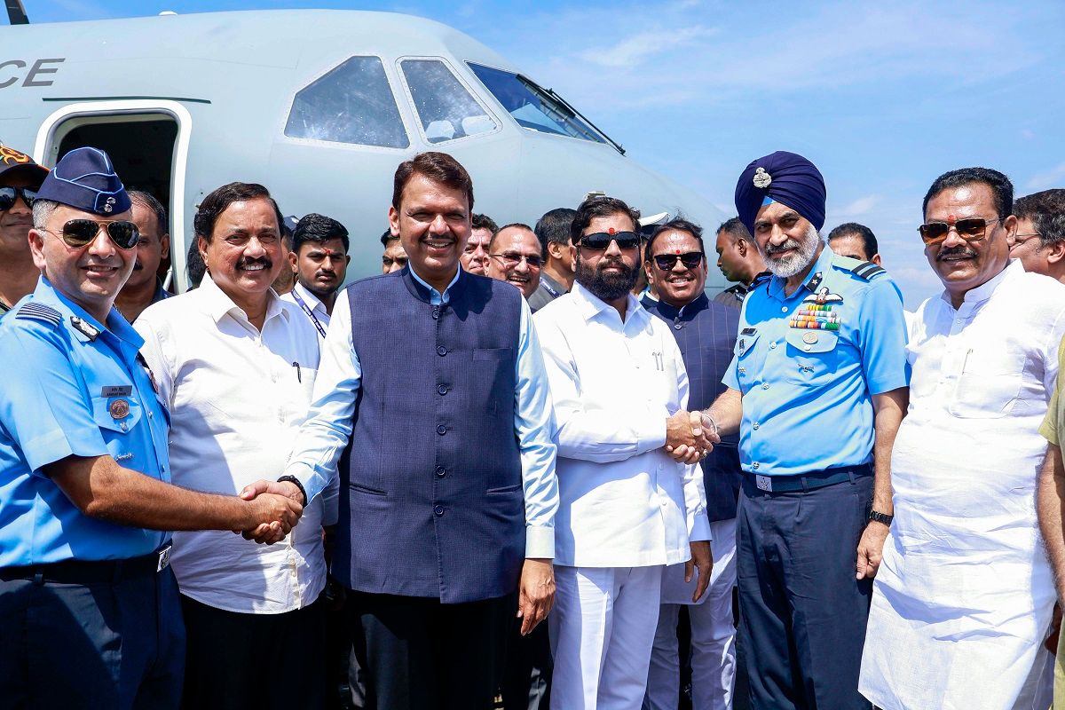 Maharashtra Chief Minister Eknath Shinde, Dy CM Devendra Fadnavis and others during inauguration of the Navi Mumbai Airport runway (PTI Photo)