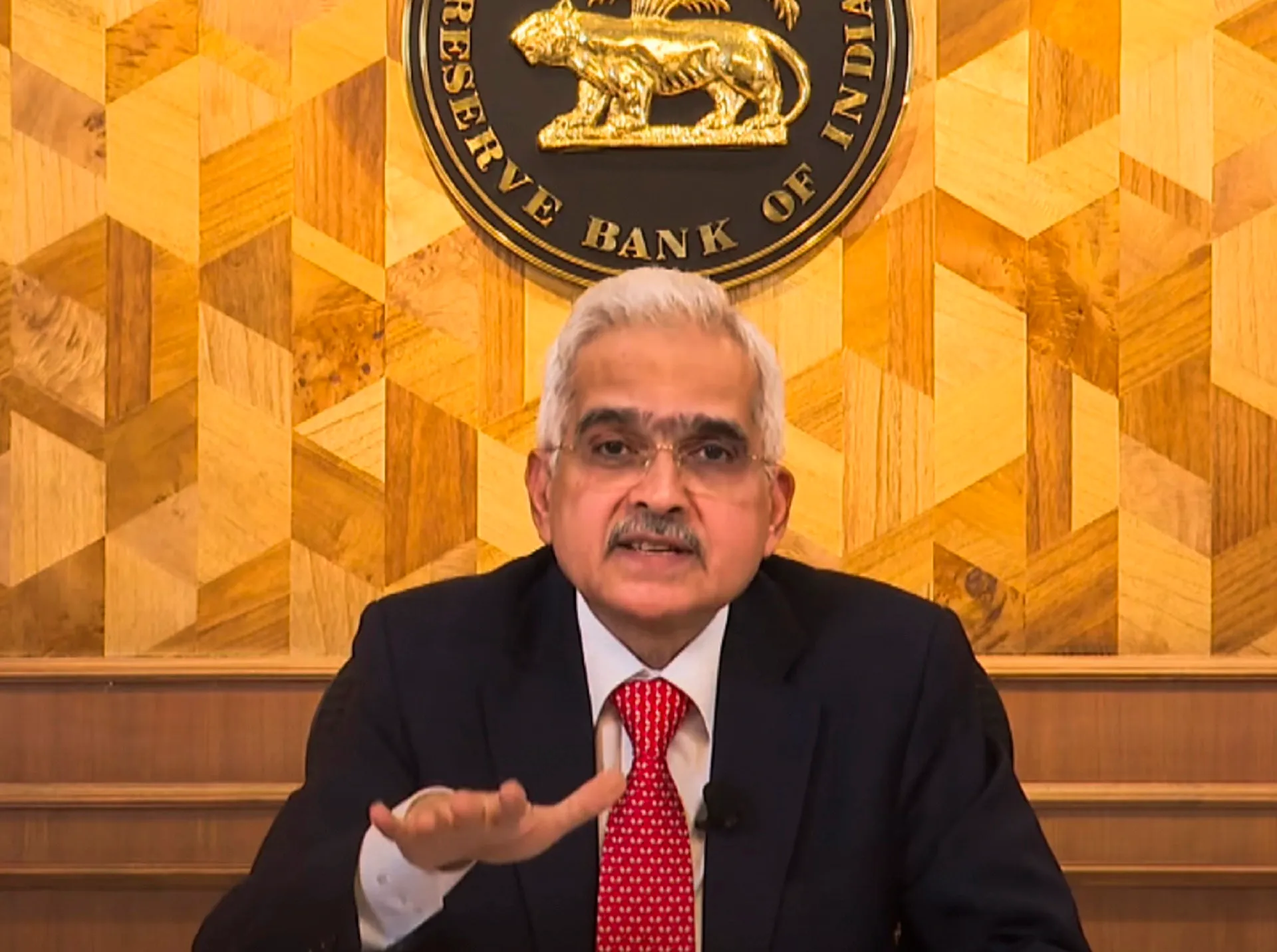 rbi governor das mpc decisions december.webp