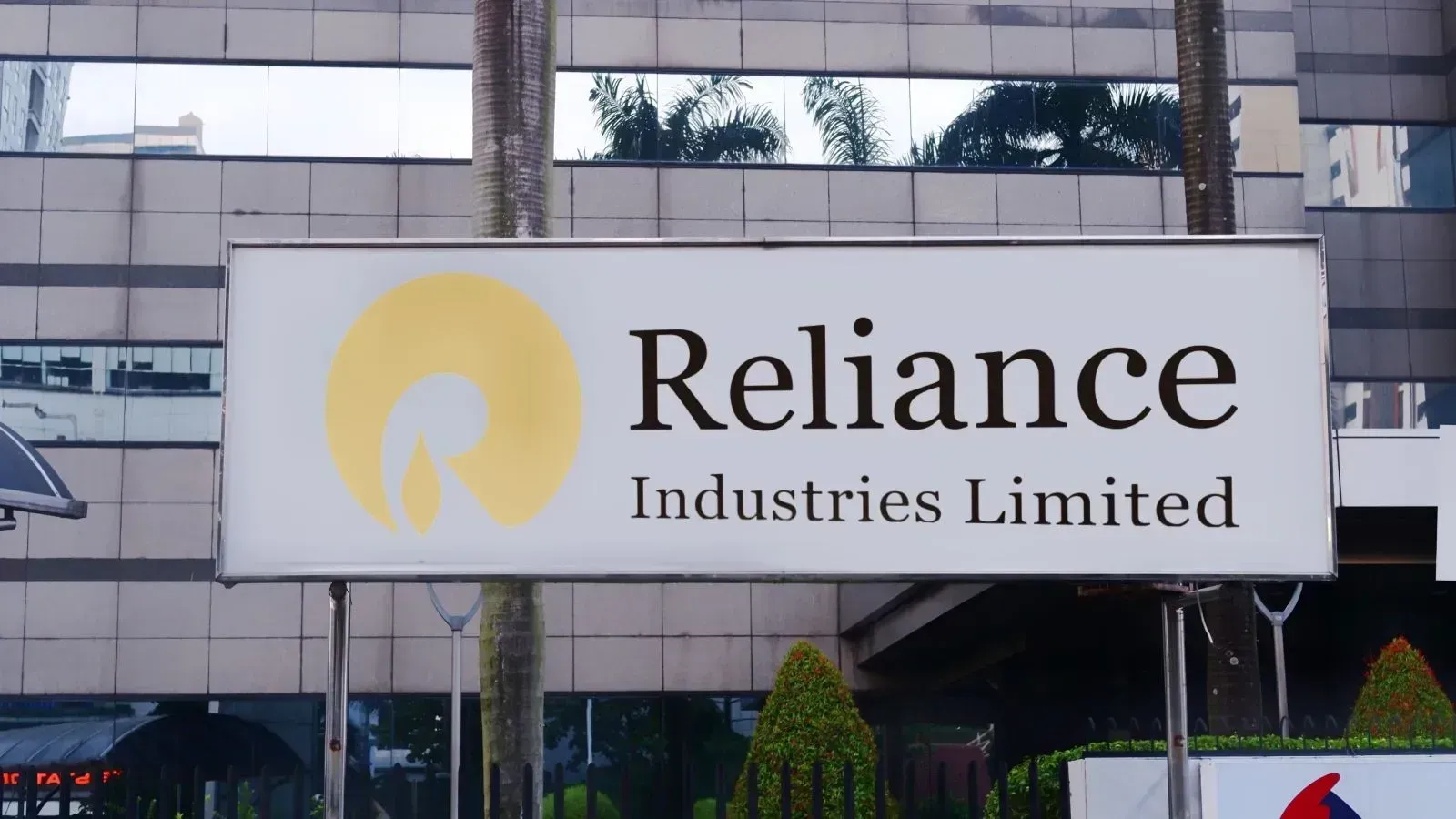 RIL Q2 results live updates Reliance Industries Ltd has a market capitalisation of ₹15.71 lakh crore. | Image: Shutterstock