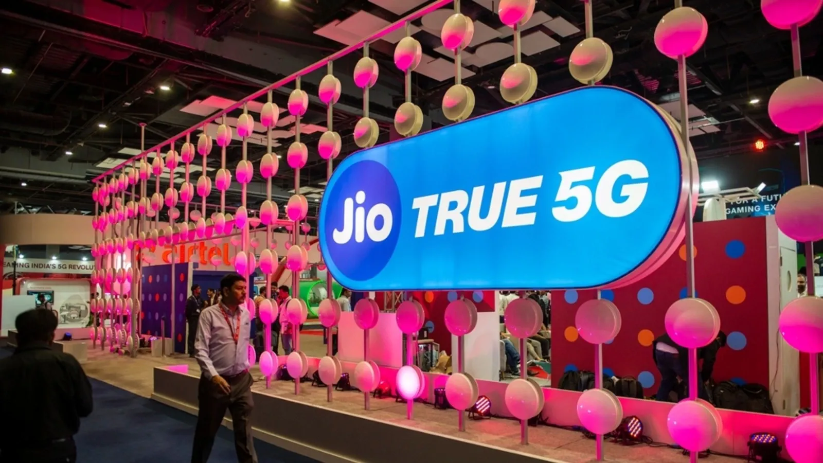 Reliance Jio Platforms, which will list on the NSE and the BSE, has hired 17 bankers to manage its listing. | Image: Shutterstock