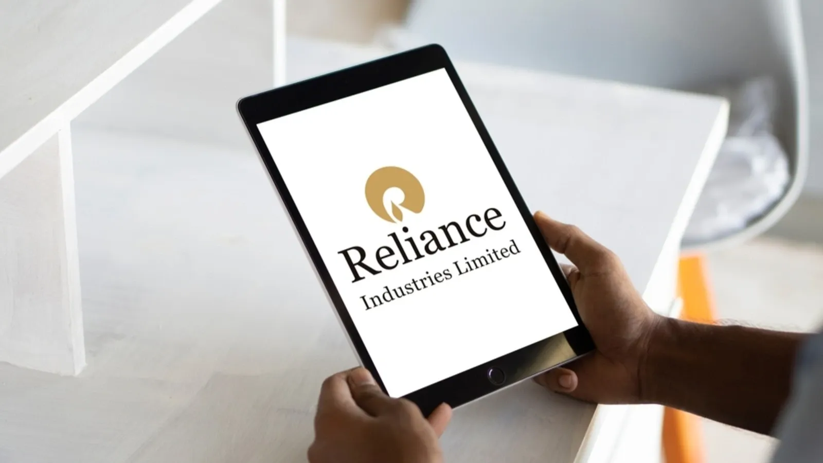 RIL share price, January 9, 2026