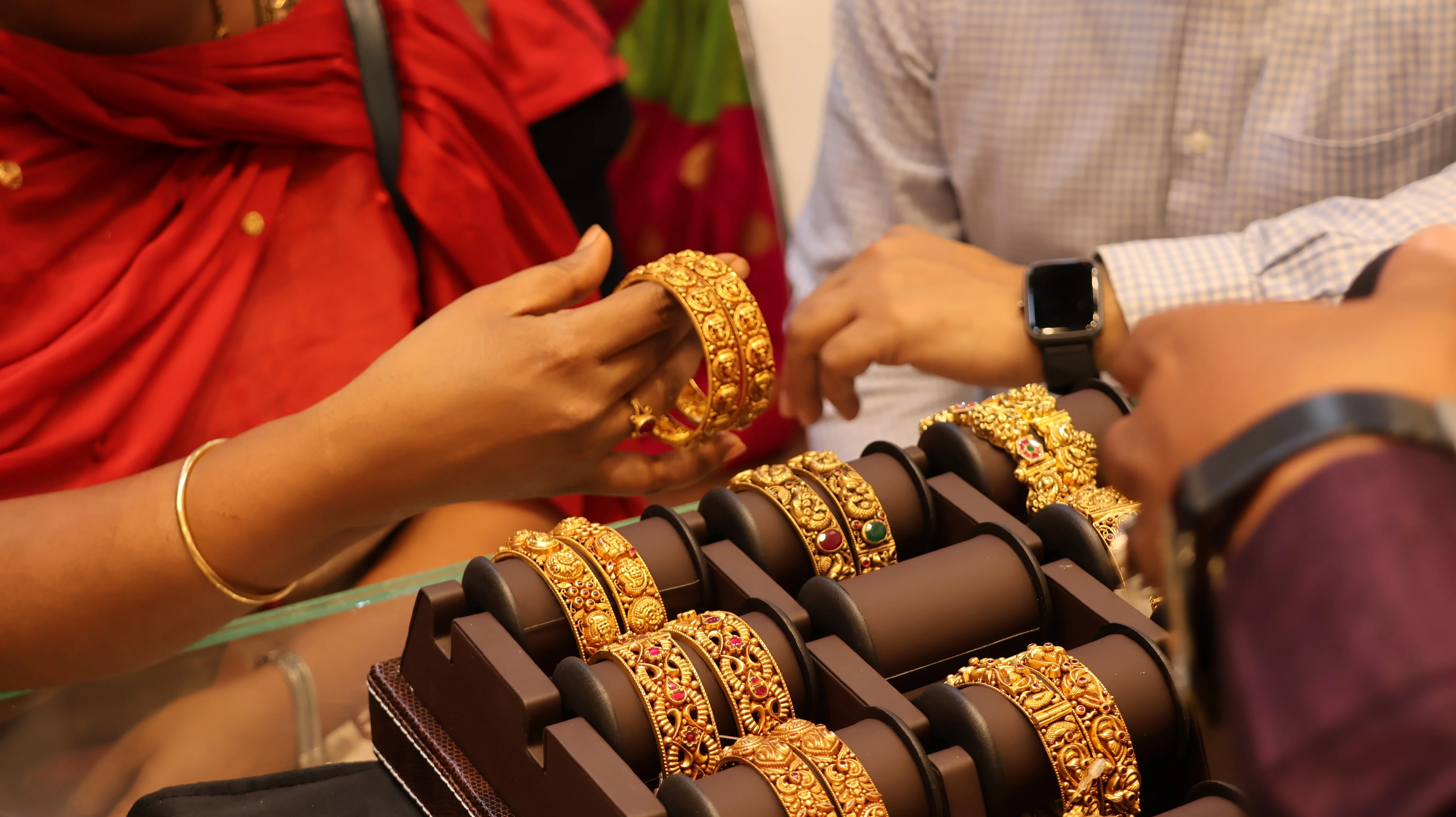 The gems and jewellery exports during April-July this fiscal contracted by 7.45% to USD 9.1 billion