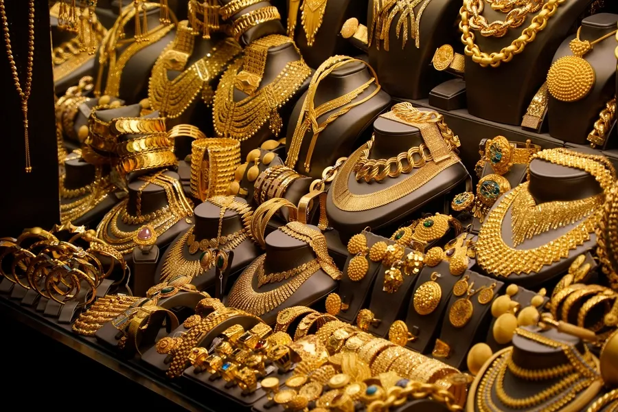 In the second quarter of 2024, gold demand decreased by 6% to 929 tonnes.