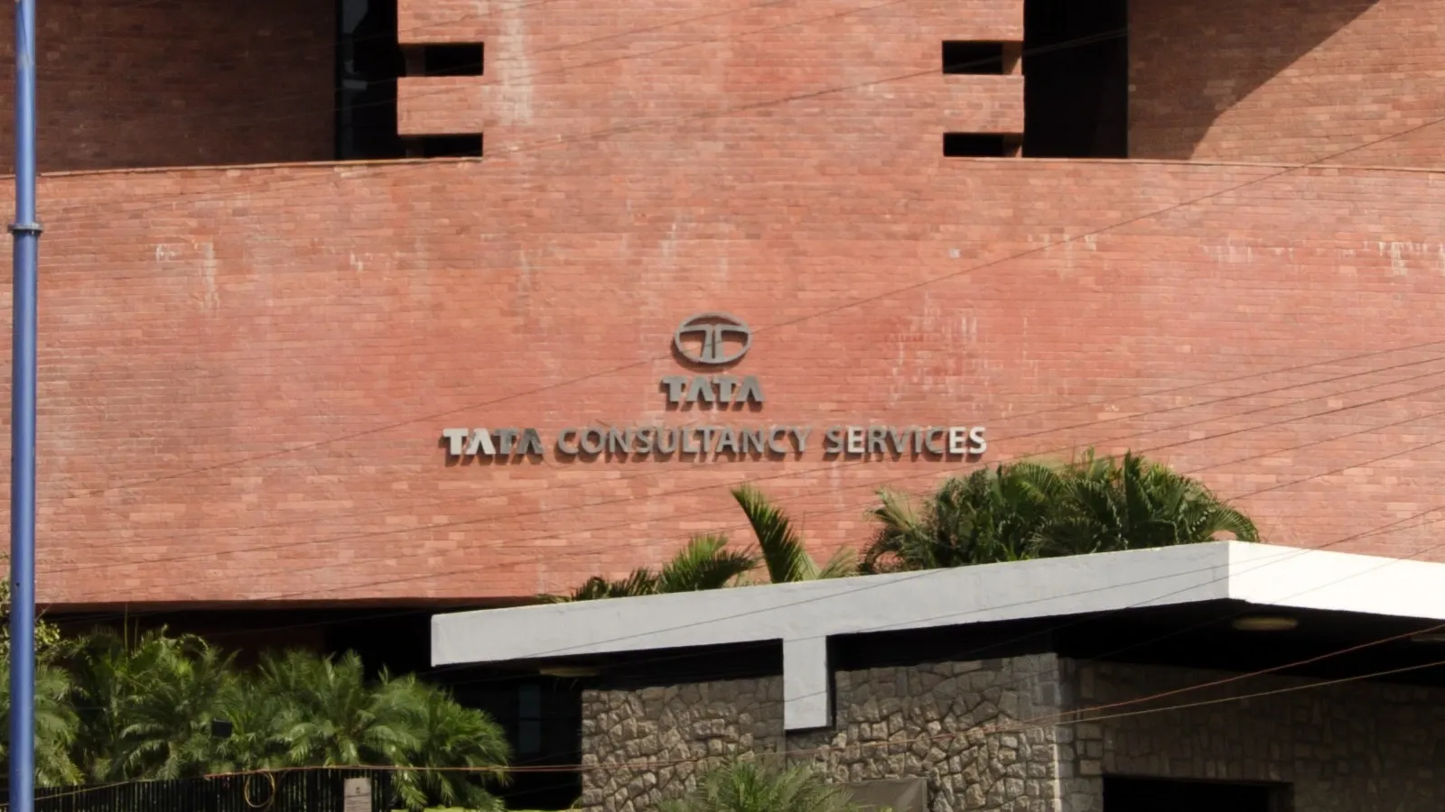 TCS q4 results live updates, dividend, share price today. Tata Consultancy Services (TCS) is a global leader in information technology (IT) services, consulting, and business solutions. | Image: Shutterstock