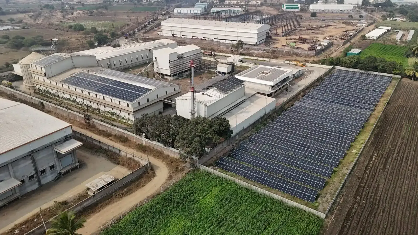 Latur-based Yashhtej Industries is in to manufacturing of soybean crude oil from soybeans using the solvent extraction process and manufacturing of soybean de-oiled cake (DOC).