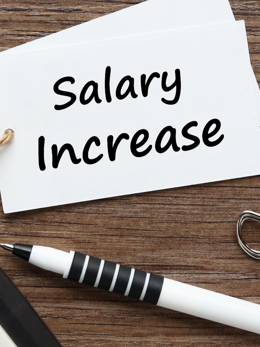 8th Pay Commission: सैलरी में बड़ी बढ़ोतरी की उम्मीद